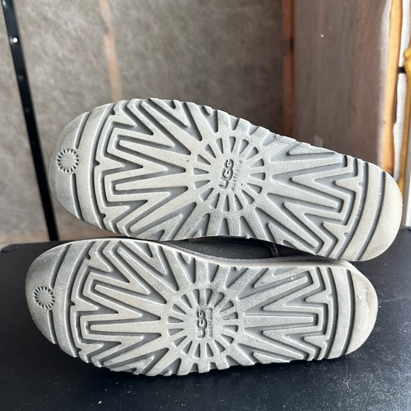 UGG Bailey Button Triplet Shearling Boots - Women’s size 6 - Picture 8 of 14